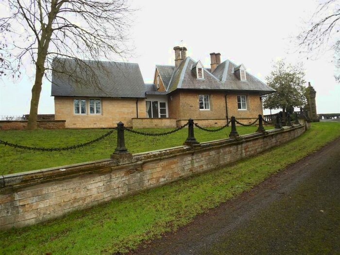 3 Bedroom Cottage To Rent In Middle Street, Burton, LN1