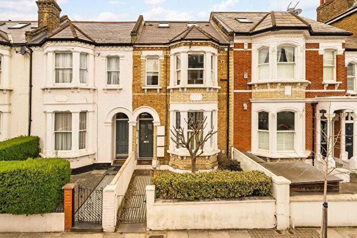 2 Bedroom Flat For Sale In Endlesham Road, Balham, SW12