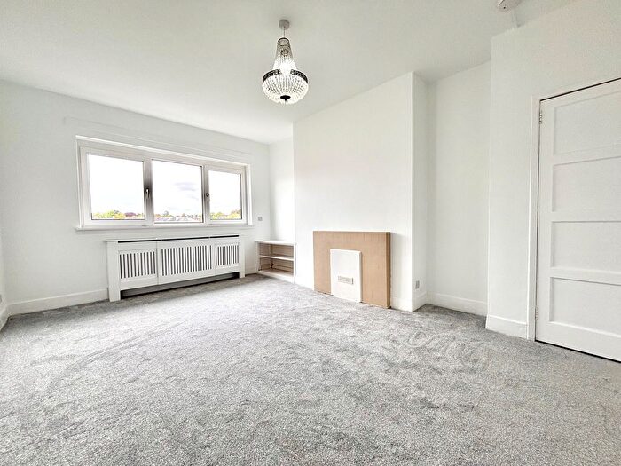 3 Bedroom Flat To Rent In Lochlea Road, Glasgow, G43