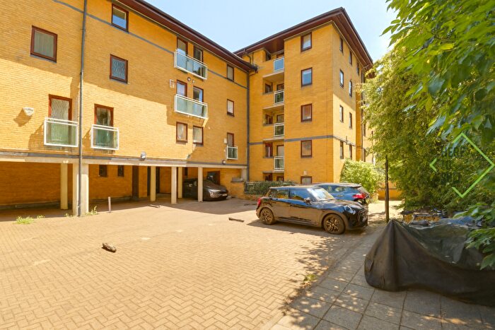 1 Bedroom Flat For Sale In East Smithfield, Tower Bridge, London, E1W