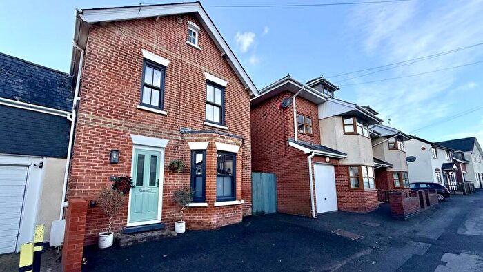 3 Bedroom Link Detached House For Sale In Lower Buckland Road, Lymington, SO41