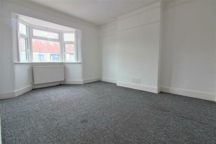 2 Bedroom Flat To Rent In Lyndhurst Road, Wood Green, N22