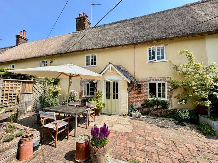 2 Bedroom Cottage For Sale In Manswood, Wimborne, BH21