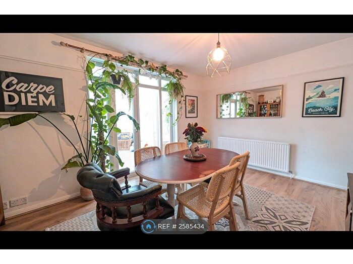 3 Bedroom Semi Detached House To Rent In Sylvan Way, Sea Mills, Bristol, BS9