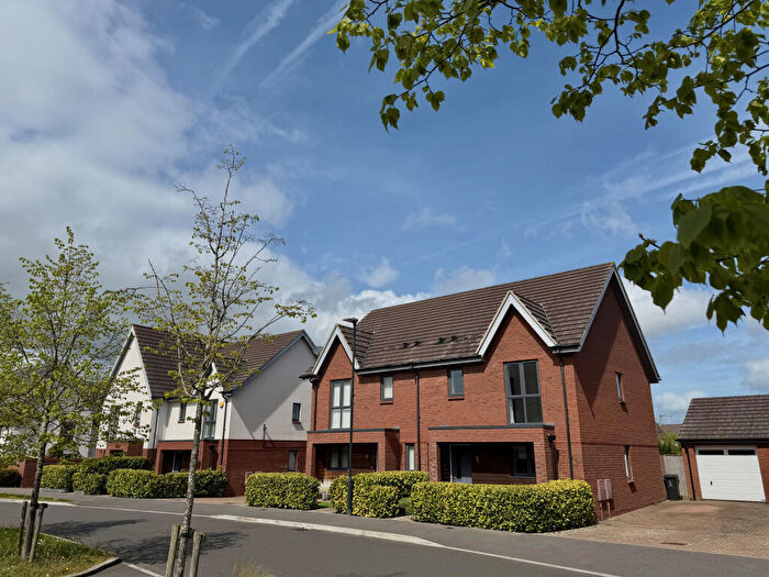 3 Bedroom Semi Detached House For Sale In John Ruskin Road, Tadpole Garden Village, Swindon, Wiltshire, SN25