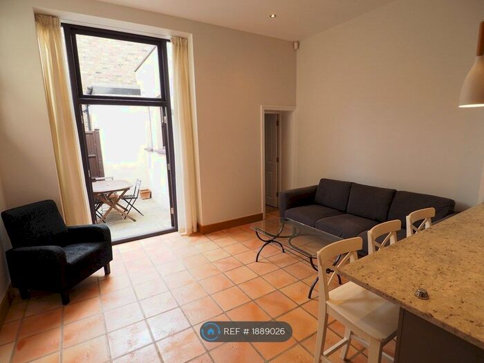 4 Bedroom Flat To Rent In Hammack Court, London, E3