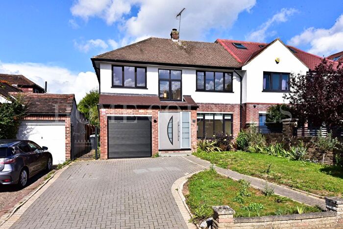 3 Bedroom Semi-Detached House For Sale In Billy Lows Lane, Potters Bar, EN6