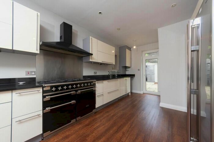 5 Bedroom Detached House To Rent In Purley, London, CR2