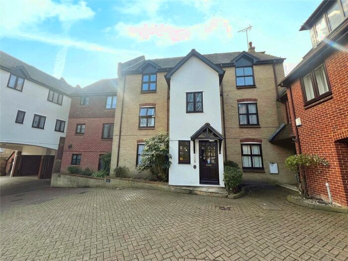 1 Bedroom Flat To Rent In Bishops Walk, Rochester, Kent, ME1