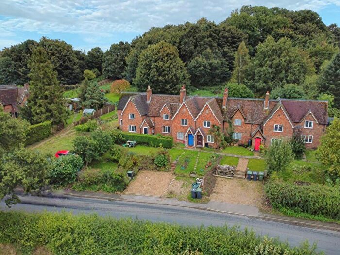 2 Bedroom Cottage For Sale In Sandhill Close, Millbrook, Bedfordshire, MK45