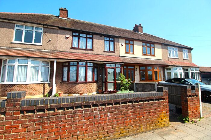 3 Bedroom Terraced House For Sale In Betterton Road, Rainham, RM13