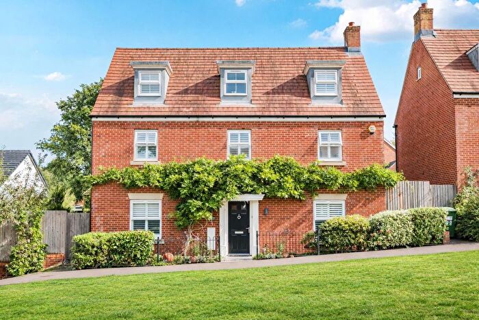 5 Bedroom Detached House For Sale In Shearwater Road, Apsley, HP3