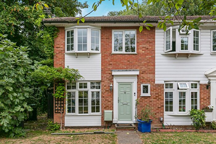 3 Bedroom End Of Terrace House For Sale In Rectory Close, Shepperton, Surrey, TW17
