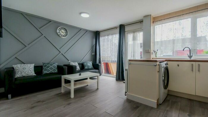 4 Bedroom Terraced House To Rent In Lingard Close, Birmingham, B7