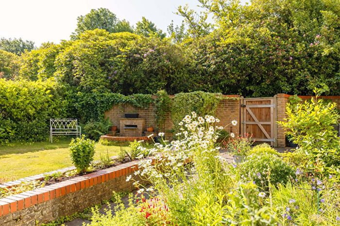 2 Bedroom Flat For Sale In Frant Road, Tunbridge Wells, TN2