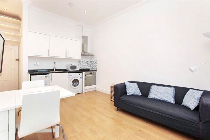1 Bedroom Flat To Rent In St Johns Hill, Clapham Junction, SW11
