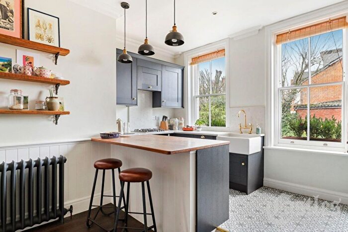 2 Bedroom Flat For Sale In Crouch Hall Road, N8