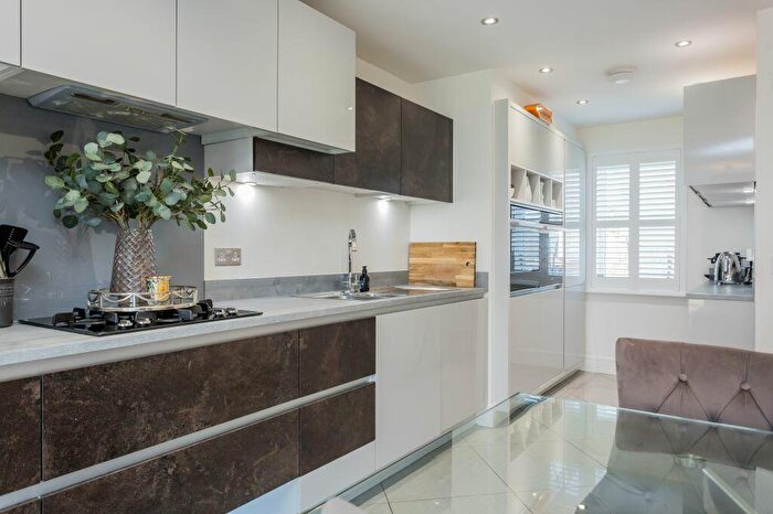 3 Bedroom Semi-Detached Villa For Sale In Slateford Road, Bishopton, PA7