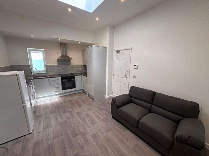 2 Bedroom Apartment To Rent In Alma Road Flat, PL3