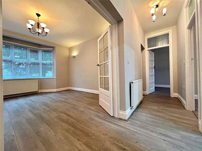 3 Bedroom Apartment To Rent In Brownlow Road, London, N11