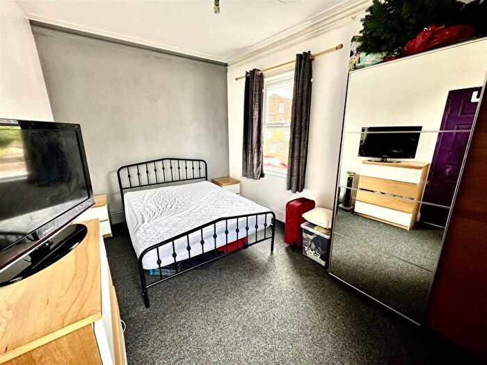 2 Bedroom Flat To Rent In Clarkehouse Road, Sheffield, S10