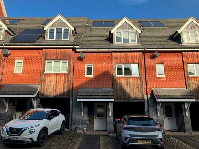 3 Bedroom House To Rent In Millward Drive, Bletchley, Milton Keynes, MK2