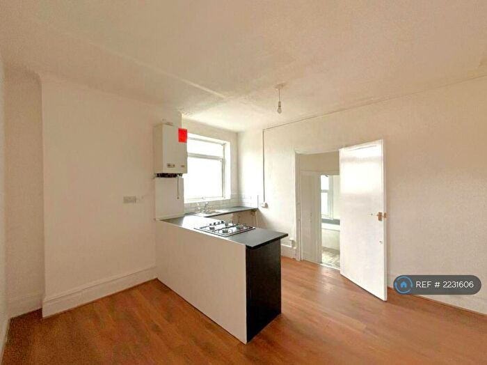 2 Bedroom Flat To Rent In South Norwood Hill, London, SE25