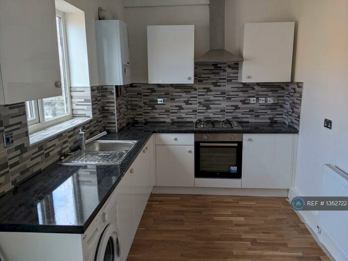2 Bedroom End Of Terrace House To Rent In Gedeney Road, London, N17