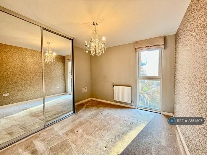 2 Bedroom Flat To Rent In Connersville Way, Croydon, CR0