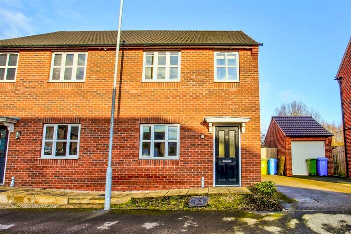 3 Bedroom Semi-Detached House To Rent In Piper Close, Mansfield Woodhouse, Mansfield, NG19
