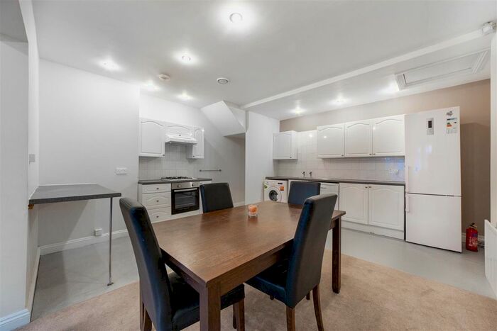 2 Bedroom Flat To Rent In Holly Avenue, Jesmond, Newcastle Upon Tyne, NE2