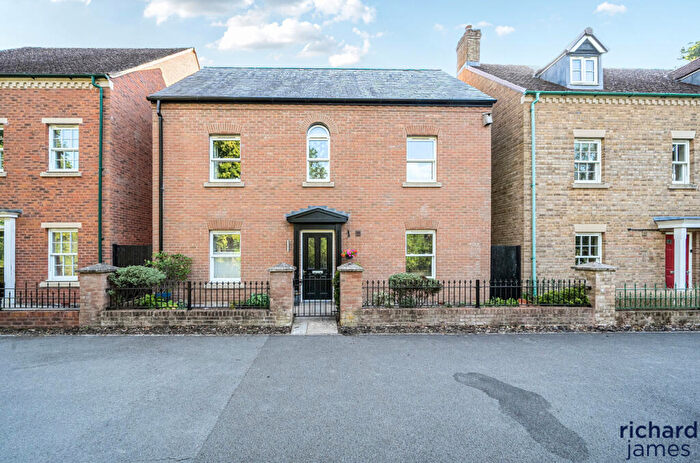 4 Bedroom Detached House For Sale In Collard Close, East Wichel, Swindon, SN1