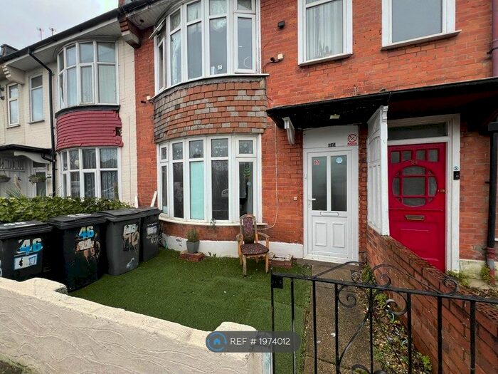 2 Bedroom Flat To Rent In St. Clements Road, Bournemouth, BH1