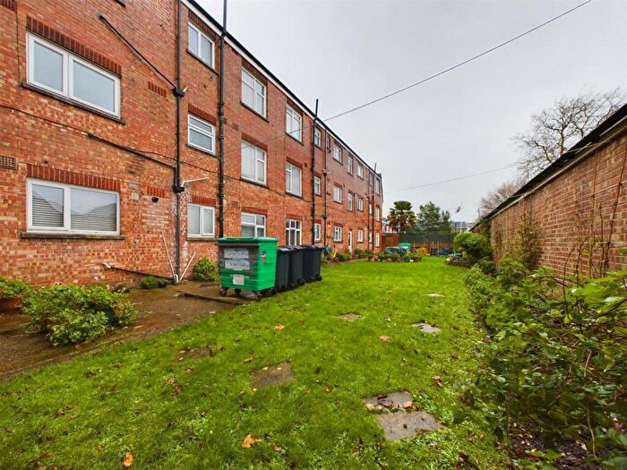 2 Bedroom Flat For Sale In Park Royal, Northern Parade, Portsmouth, PO2