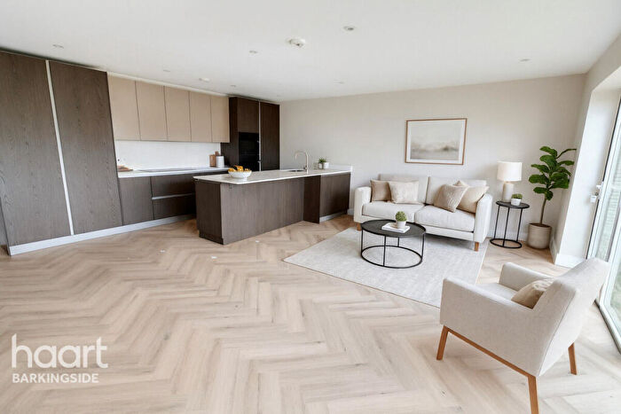 3 Bedroom Semi-Detached Bungalow For Sale In Peachtree Close, Hainault, IG6