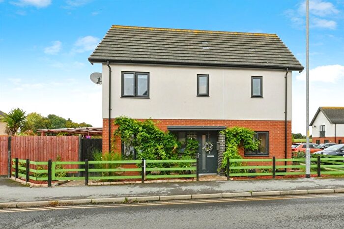 3 Bedroom Semi Detached House For Sale In Greenpark Avenue, King's Lynn, PE30