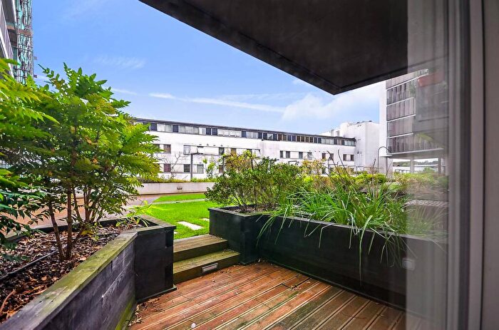 2 Bedroom Flat To Rent In New River Village, Hornsey, London, N8