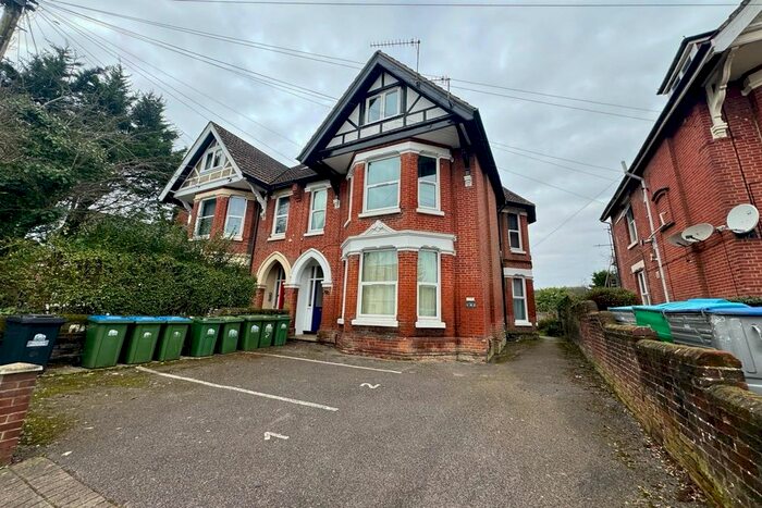 1 Bedroom Flat To Rent In Hill Lane, Southampton, SO15
