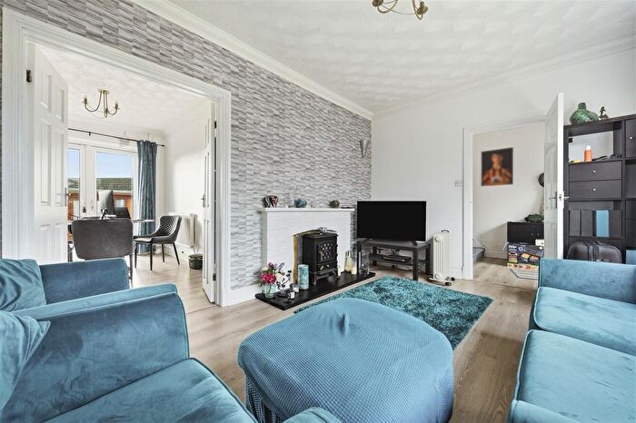 3 Bedroom End Of Terrace House For Sale In Highpool Lane, Newton, Swansea, SA3