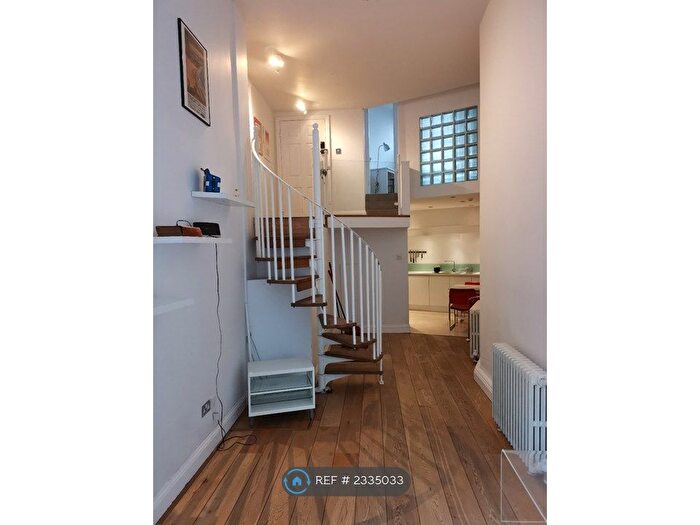 2 Bedroom Flat To Rent In Caledonian Road, London, N7