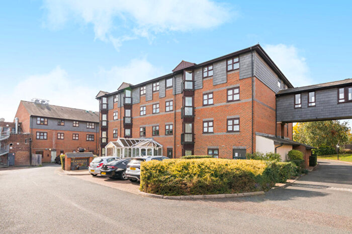 2 Bedroom Apartment For Sale In Woodville Grove, Welling, DA16