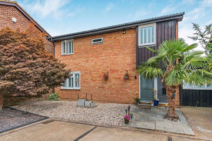 4 Bedroom Property To Rent In Morland Close, Hampton, TW12