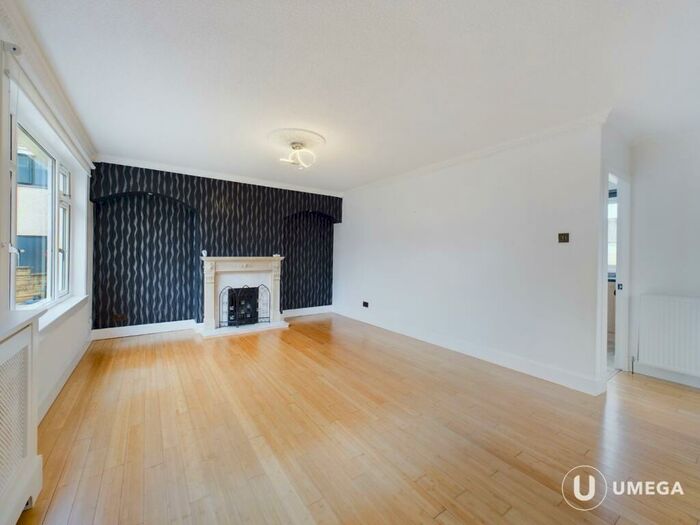 3 Bedroom Semi-Detached House To Rent In Niddrie Marischal Crescent, Gilmerton, Edinburgh, EH16