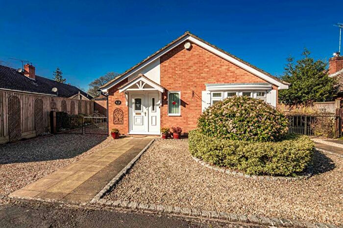2 Bedroom Detached House For Sale In Beechwood Close, Crays Pond, RG8