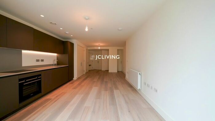 Studio To Rent In Hale Works, London, N17