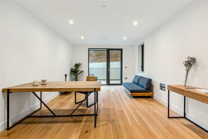 3 Bedroom Flat To Rent In Milliner House, Wild Flower Gardens, London, E3