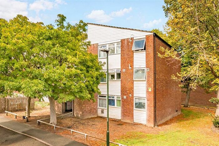 2 Bedroom Flat For Sale In Down Road, Teddington, TW11