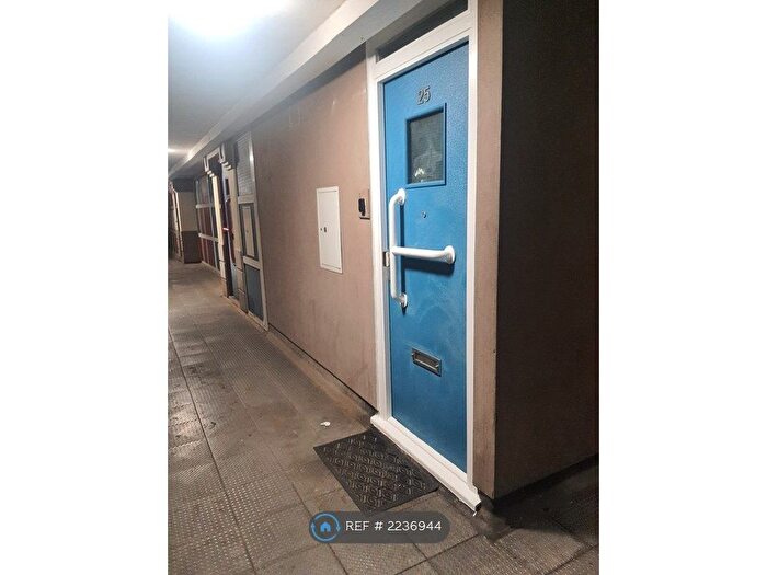 4 Bedroom Flat To Rent In Chute House, London, SW9