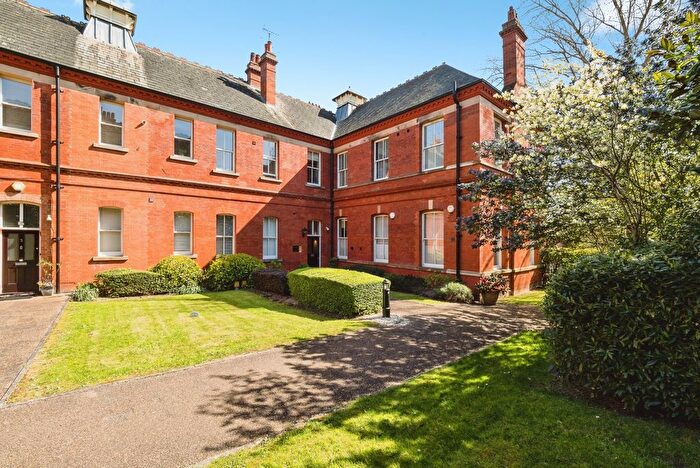 3 Bedroom Flat For Sale In Bartholomew House, Richmond Drive, Woodford Green, IG8