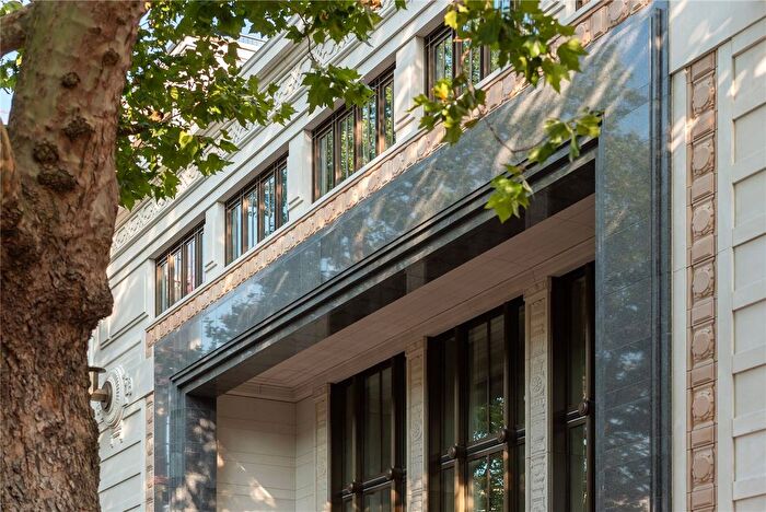 1 Bedroom Flat For Sale In Holland Park Gate, Kensington High Street, London, W8